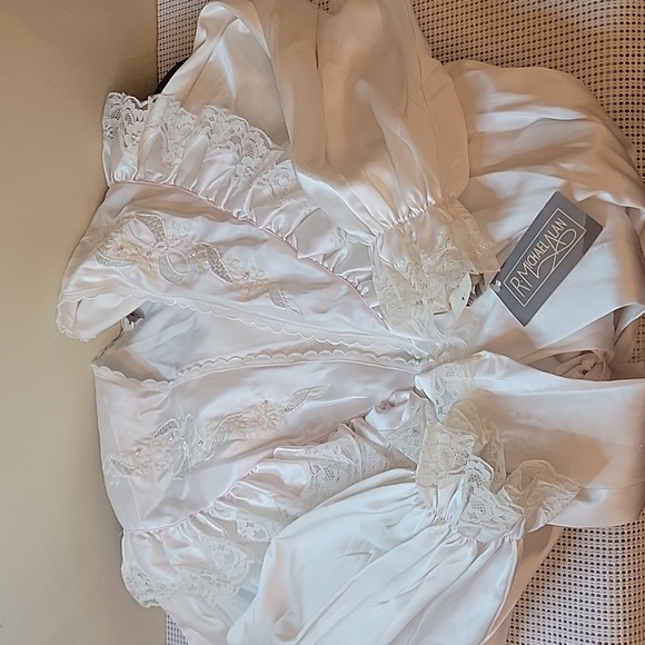 Vintage with Tags. R. Michael Alan Robe - Picture 3 of 5